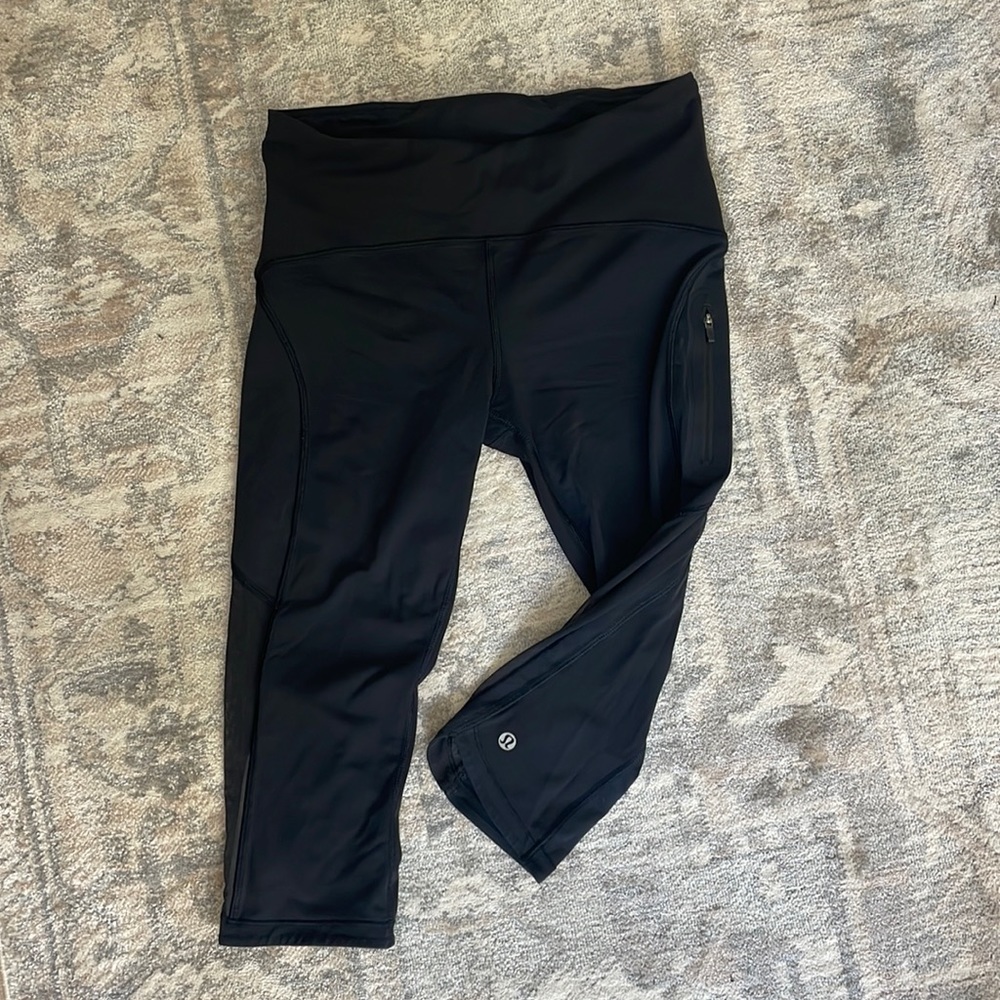 Lululemon Athletics cropped leggings size 6